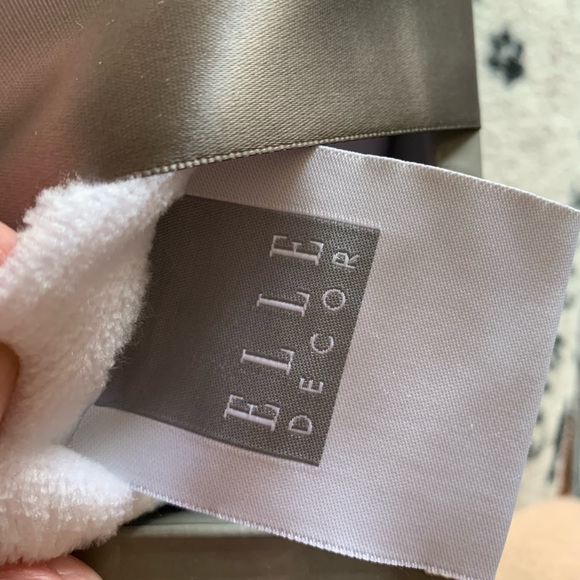 Elle Decor Embossed Throw blanket white NWT - Picture 4 of 9